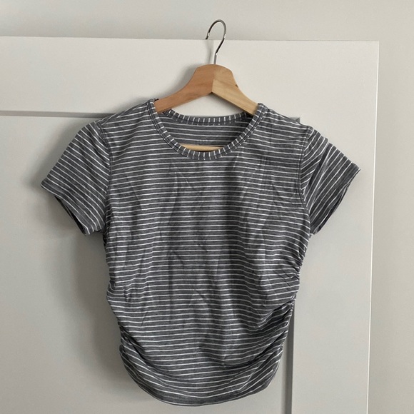 Lululemon cropped T shirt - Picture 1 of 3